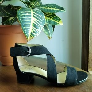 NWT Black Naturalizer Heels